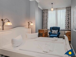 Schlafzimmer mit Doppelbett