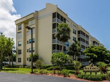 Apartment Essex Condo -beach access