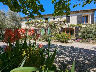 Casa per le vacanze Sénas Registrazione all'aperto 7