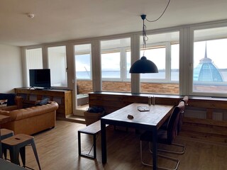 Wohnzimmer mit Blick auf Loggia