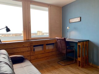 Schlafzimmer mit Schreibtisch