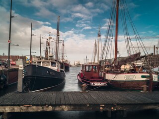 Schiffe am Neuen Hafen