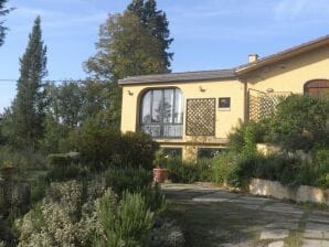 Acogedora casa de vacaciones con piscina en la Toscana - Ruta en Chianti - image1