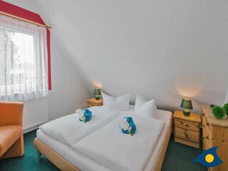 Schlafzimmer mit Doppelbett