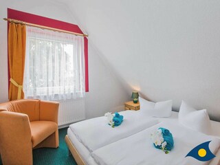 Schlafzimmer mit Doppelbett