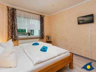 Schlafzimmer mit Doppelbett