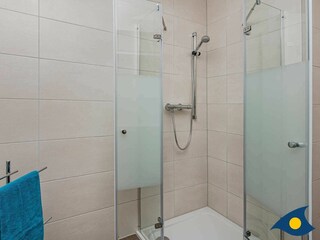 Badezimmer mit Dusche