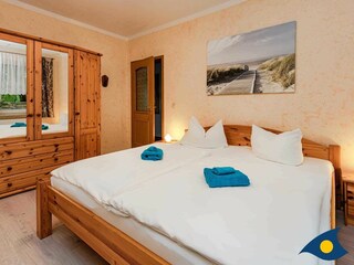 Schlafzimmer mit Doppelbett