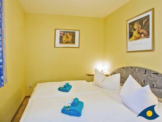 Schlafzimmer mit Doppelbett