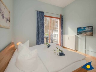 Schlafzimmer mit Doppelbett