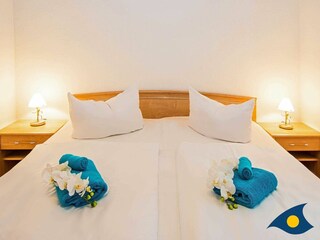 Schlafzimmer mit Doppelbett