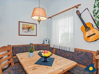 Wohnzimmer mit Esstisch