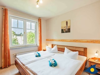 Schlafzimmer 1 mit Doppelbett