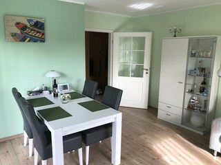 Essbereich und Wohnzimmer