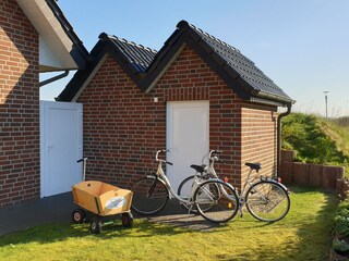 Schuppen inkl. 2 Fahrräder und Bollerwagen