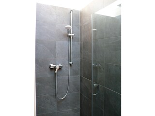 Extra-large floor-to-ceiling shower