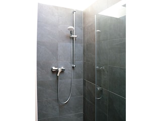 Extragroße, bodentiefe Dusche