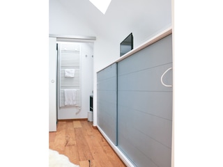 hochwertige Einbauschränke mit extra Fernseher
