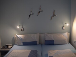 Schlafzimmer 2 mit Blick vom Fußende