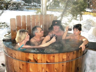Hot Pot Badespaß im Holzfass