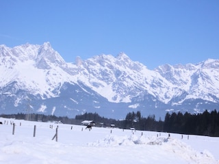 Blick auf Gebirge vom Garten aus
