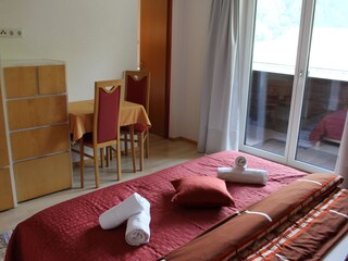 Schlafzimmer 1