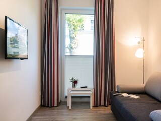 drittes Schlafzimmer mit Luxus-Schlafcouch und TV