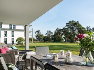 Sonnenterrasse mit Sitzgelegenheiten