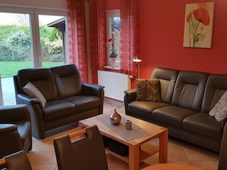 großzügiges Wohnzimmer