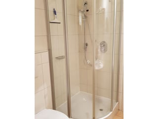 Erstes Badezimmer
