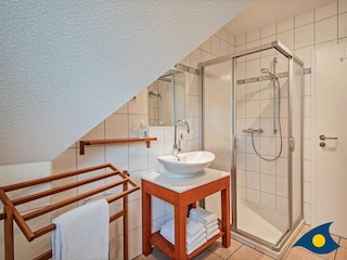 Badezimmer mit WC und Dusche