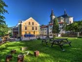 Blick vom Garten nach YELLOW SKI APPARTEMENTS