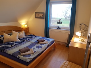 1. Schlafzimmer mit Boddenblick