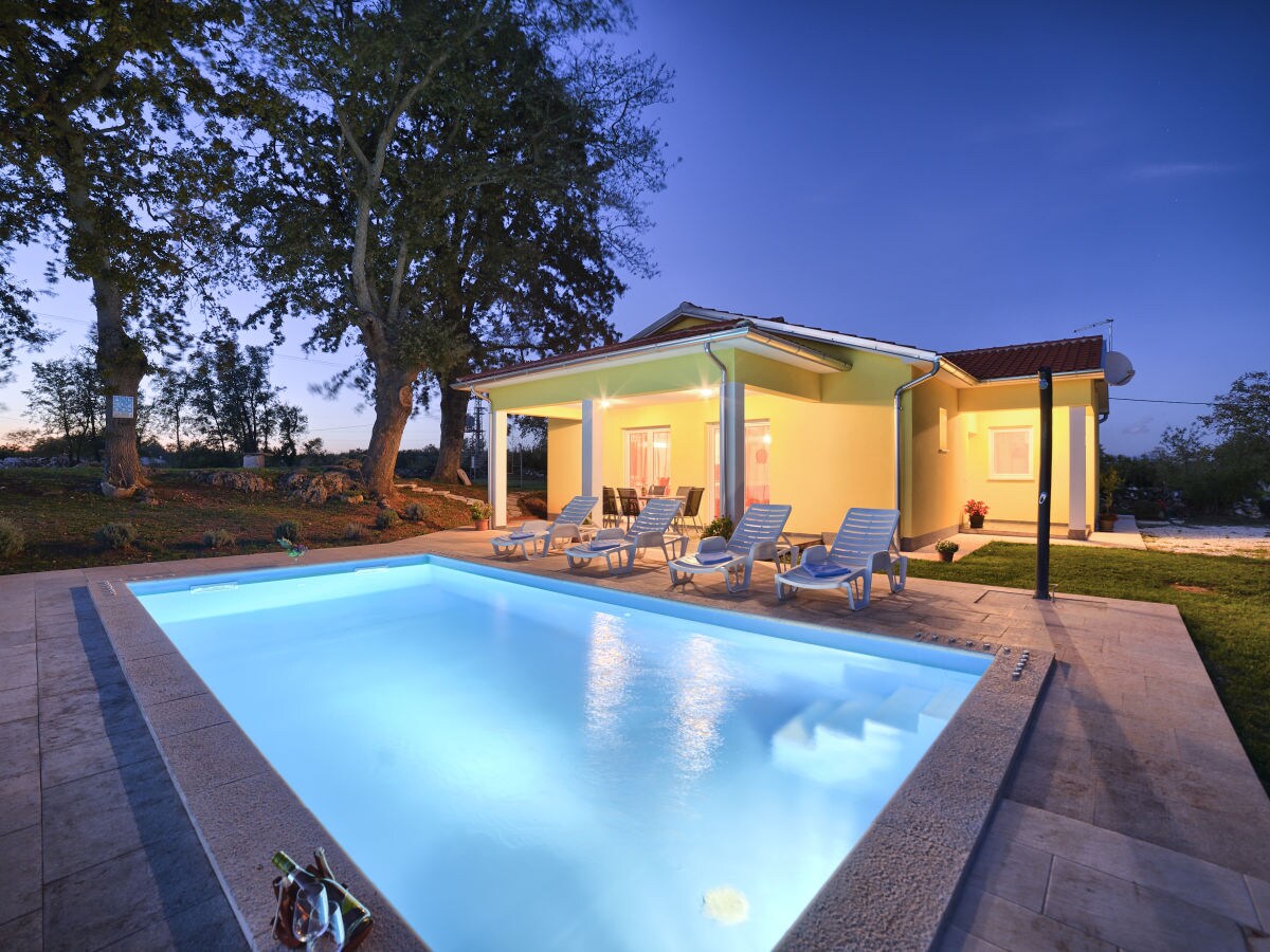 Villa with pool in Mar?ana - wiibuk.com