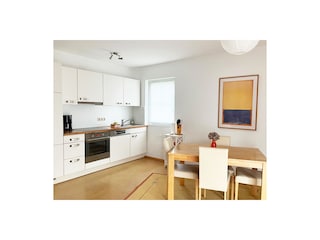 Küchenzeile mit Essbereich