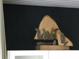 Eine moderne  Strandholz-Skulptur  als Blickfang.