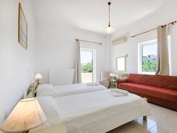Large Apartment with pool. 103DV
