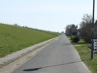 Sraße zu Ortskern Horumersiel ca.500m