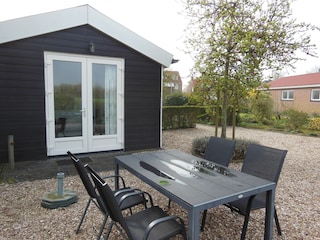 große private Terrasse mit Gartenmöbeln