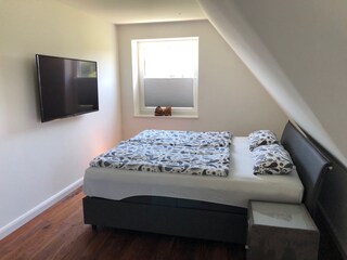 Schlafzimmer 1, im OG.