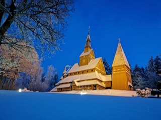 die Stabkirche am Abend
