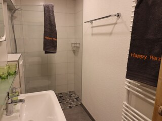 neues Bad mit bodengleicher Dusche