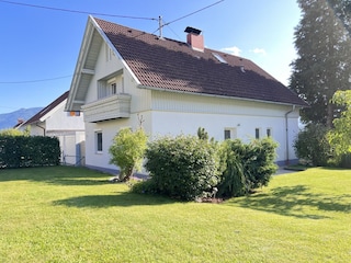 Ferienhaus EulenHorst Hausansicht Frühling