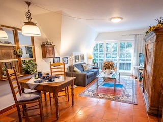 Großzügiger Wohn- und Essbereich mit Zugang zum großen