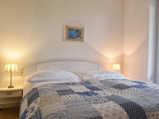 Von diesem Schlafzimmer gelangen Sie direkt auf die Terrasse.