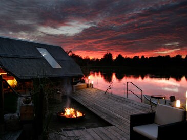 Bio-Ferienhaus direkt am See mit Privatstrand