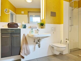Bad mit bodengleicher Dusche