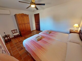 Schlafzimmer 1 im Erdgeschoss, Ansicht 2