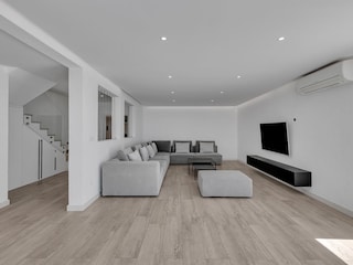 Villa Sumartin Features 24