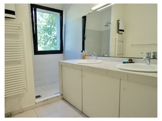 2. Badezimmer mit Dusche